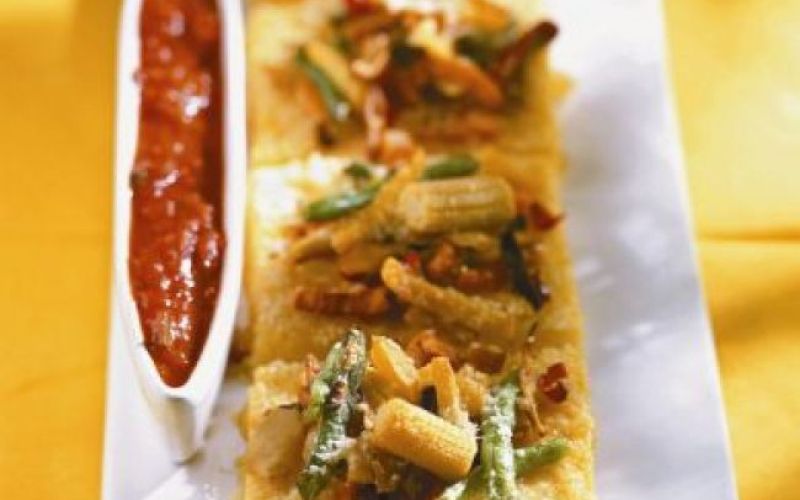 Pečena polenta z zelenjavo in sirom