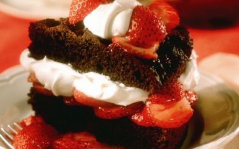 Čokoladna torta z jagodami