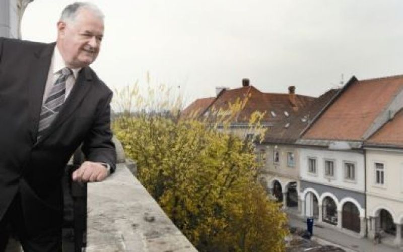 Noče zidaniške politike