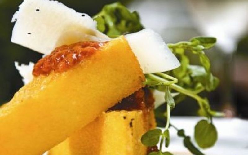 Popečena polenta z orehi