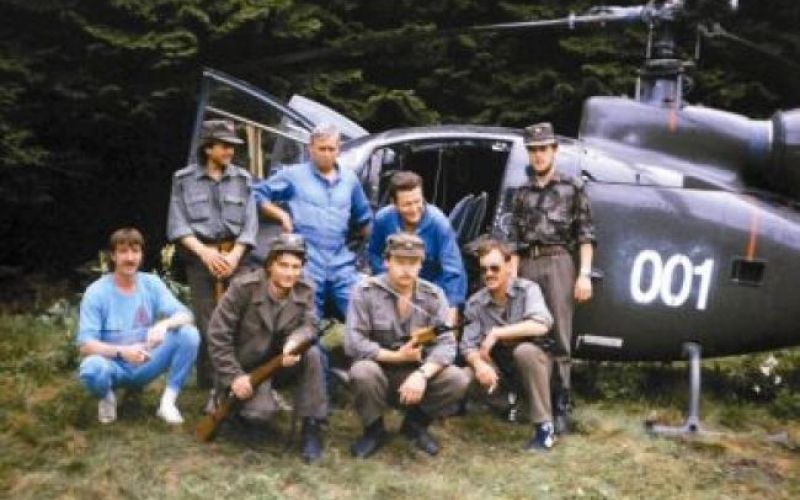 JLA sta ukradla helikopter