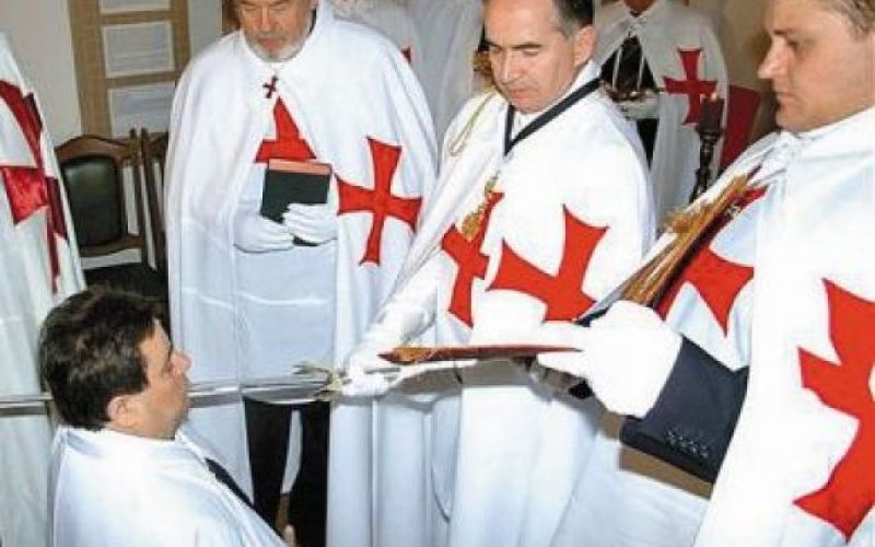 Templjarji - izkoriščevalci naivnežev