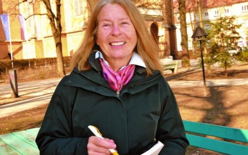 Bernadette McDonald, vražja pisateljica