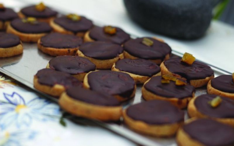 Pomarančni piškoti s čokolado
