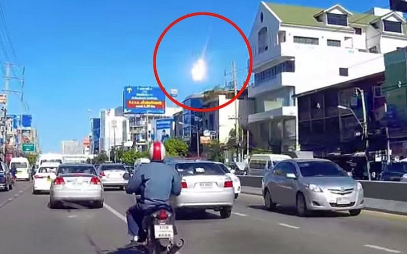 meteorit, bangkok.jpg