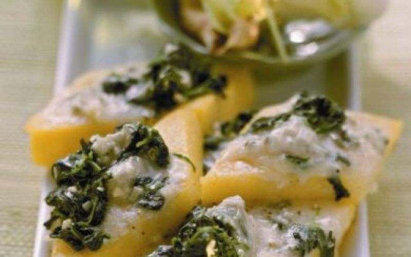 Polenta s špinačo in koprivami