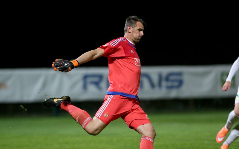 nog-zavrc-maribor 9132 handanovic dw.jpg