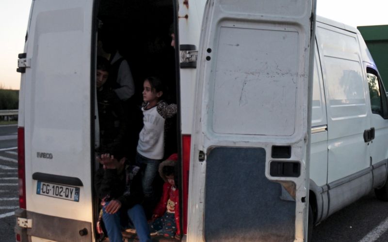 begunci, kombi, migrant, tihotapstvo.jpg