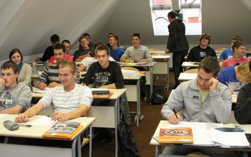 Kar 86 štipendistov, ki so do 30. septembra letos prejemali štipendije iz Posavske štipendijske shem