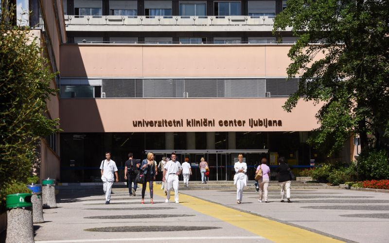 V UKC brez operacij otroških src