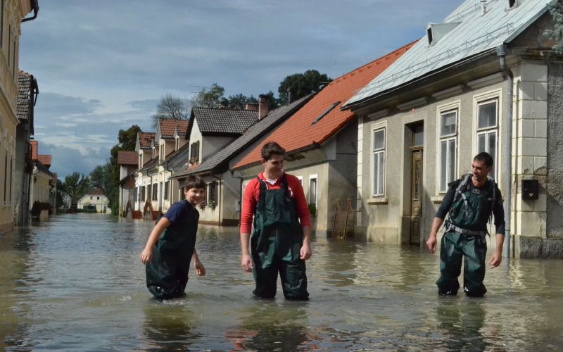 Tako je ob večjih padavinah reka že večkrat zalila Kostanjevico na Krki.