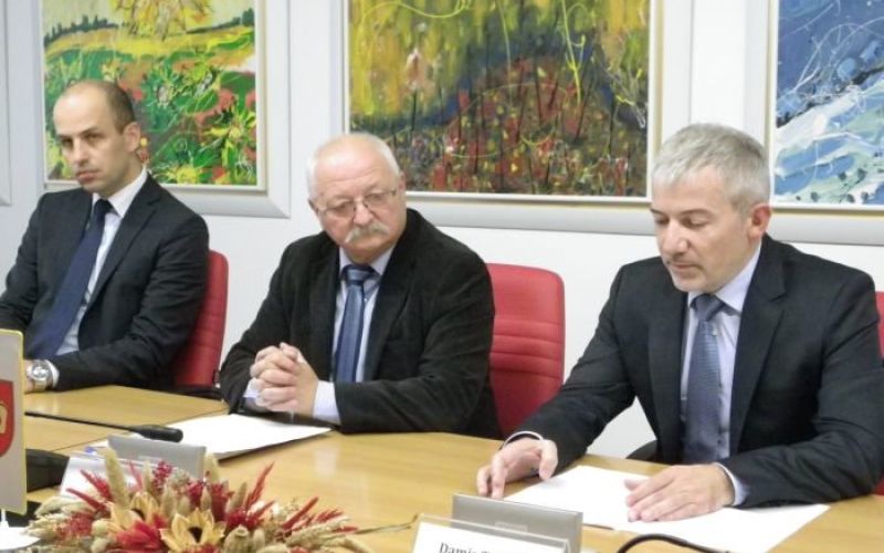 podpis_pogodbe_001.jpg