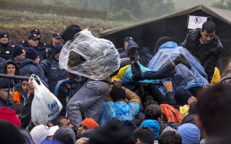 begunci, mejni prehod berkasevo.jpg