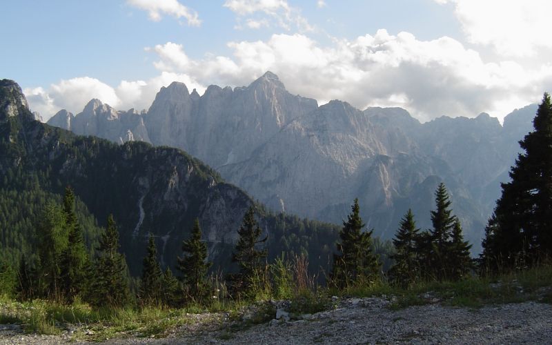 montaz alpe spik nad polcami.jpg