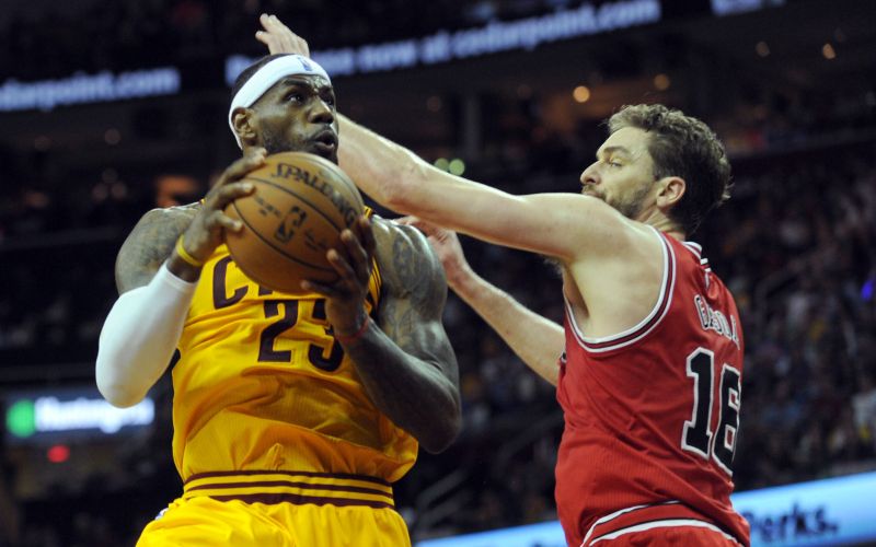 gasol lebron re.jpg