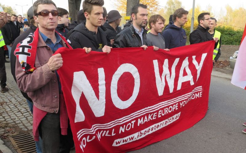 begunci migranti avstrija protesti šentilj špilje (2).jpg