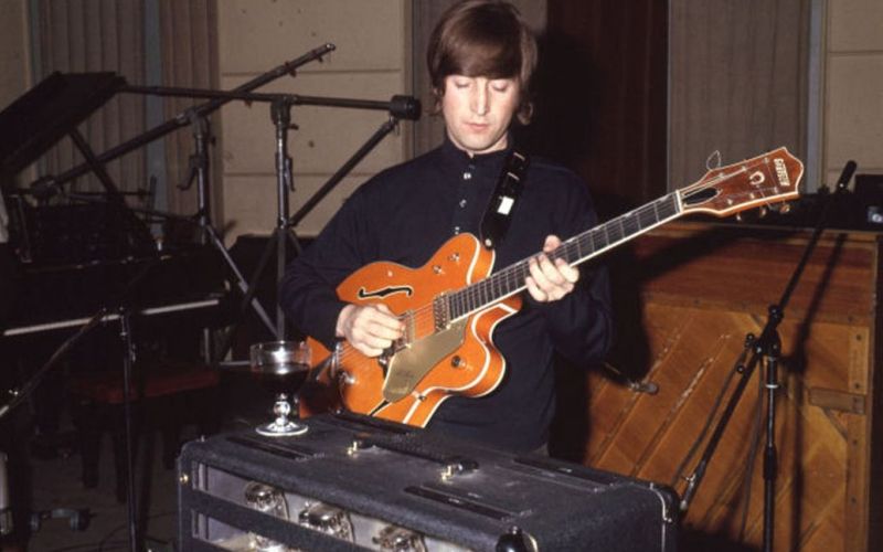 John Lennon kitara.jpg