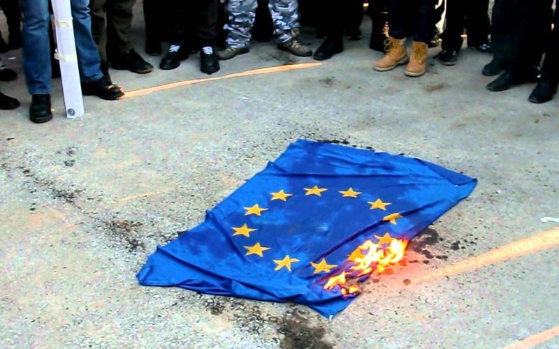 goreča zastava EU.jpg