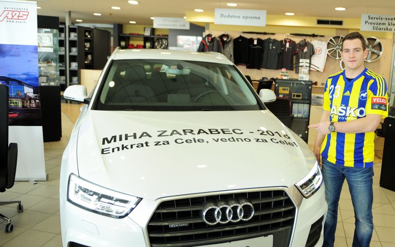 071-22-zarabec avto.jpg