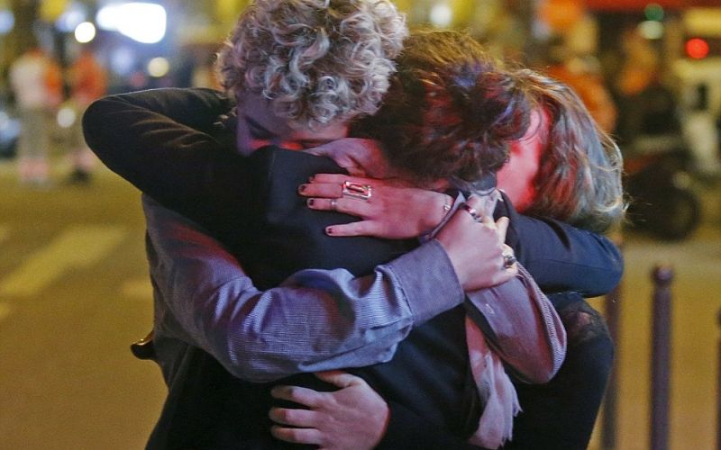 2E6D63E300000578-3317776-Some_at_the_Bataclan_concert_hall_escaped_through_an_emergency_e-a-89_14474