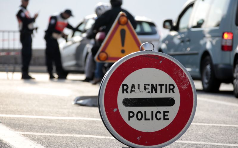 pariz policija napad.jpg