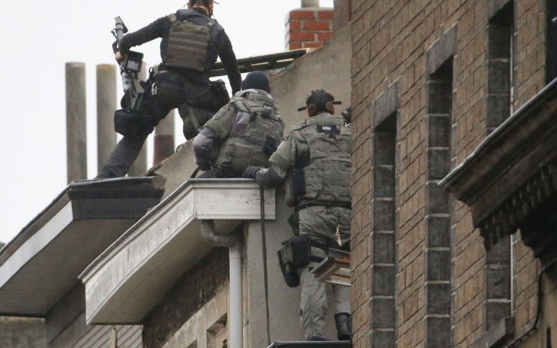 belgijska policija, racije v molenbeeku.jpg