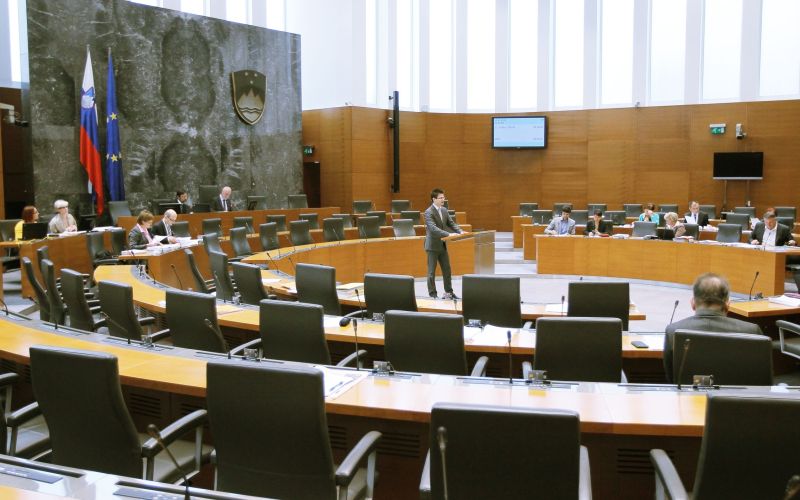 parlament, poslanci, državni zbor.jpg