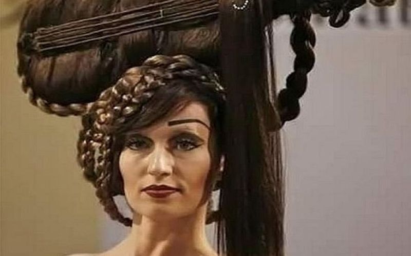 Nenavadna frizura.jpg
