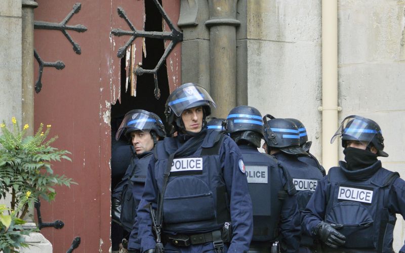 pariz francija vojska terorizem terorist (19).jpg