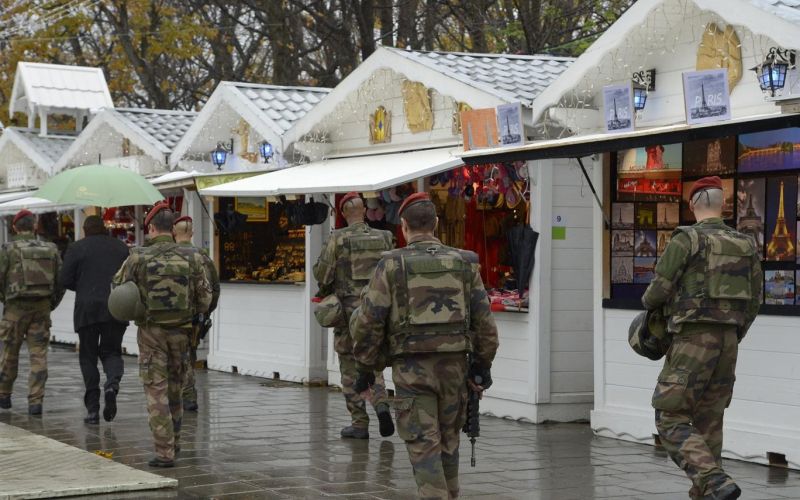 pariz francija vojska terorizem terorist (7).jpg