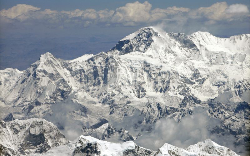 Makalu gore