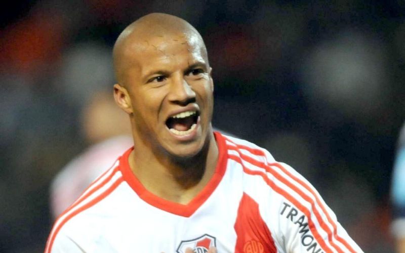 carlso_sanches_rayados.jpg
