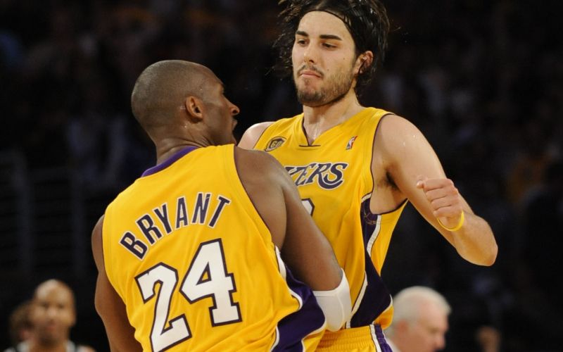 vujacic bryant 1.jpg
