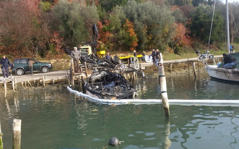 zgorela plovila v kanalu Sv. Jerneja na Seči