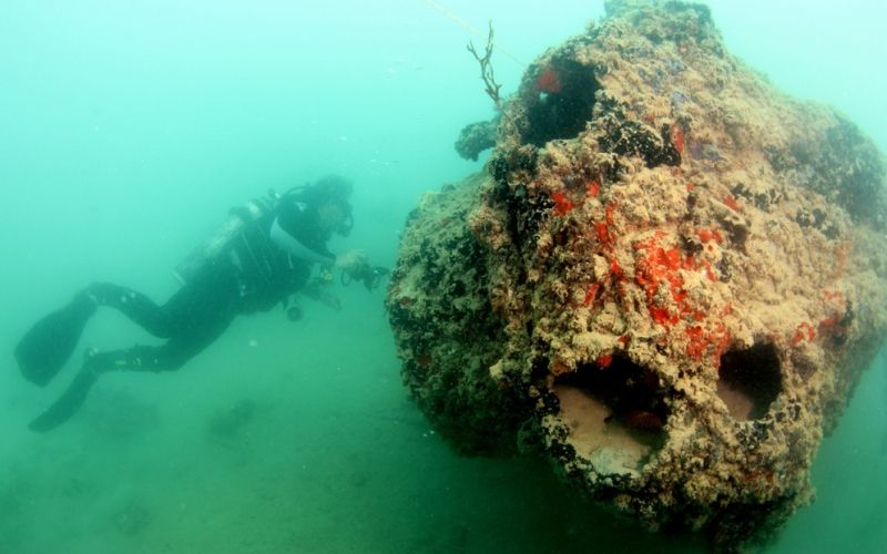 Potapljač, bombnik, potopljeno letalo, Pearl Harbor.jpg
