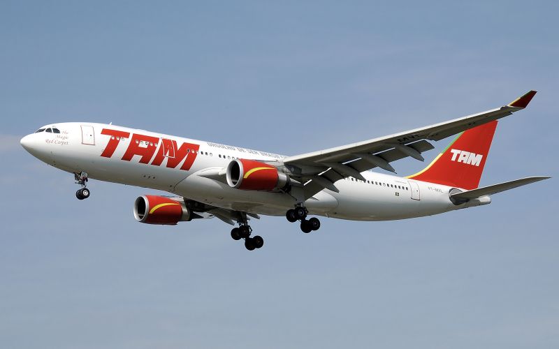 Airbus A330-200, TAM, letalo.jpg