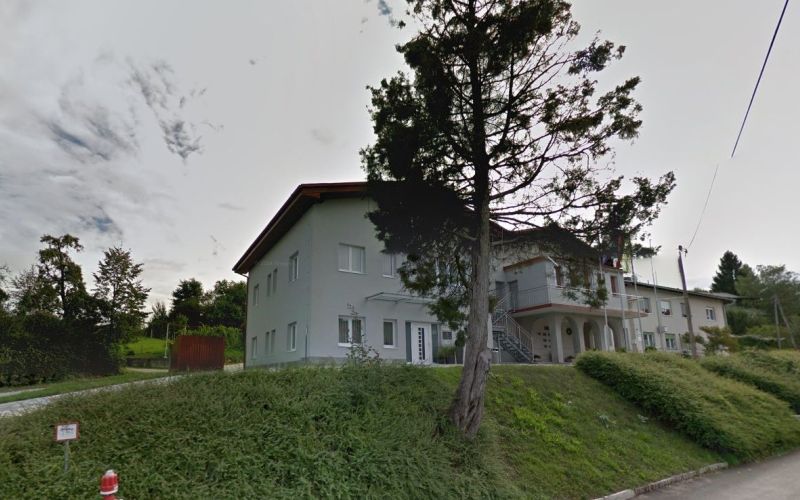 zavrč, občinska stavba.jpg