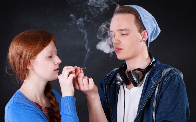 kajenje cigareta otrok najstnik (3).jpg