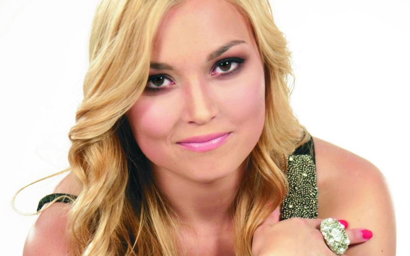 k_bozic_znani_eva_cerne2.jpg
