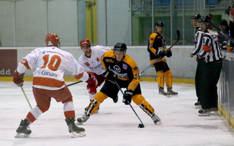 107-18-maribor cvena zvezda hokej dw.jpg