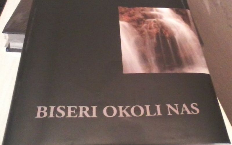 biseri_okoli_nas.jpg
