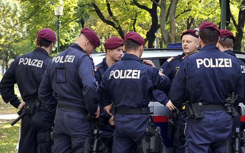 policija avstrija dunaj terorist terorizem policist (5).jpg