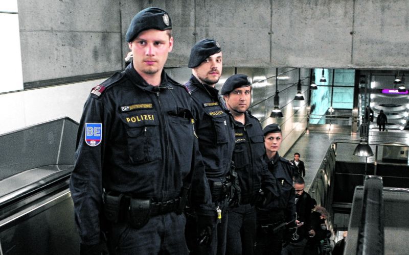 policija avstrija dunaj terorist terorizem policist (7).jpg
