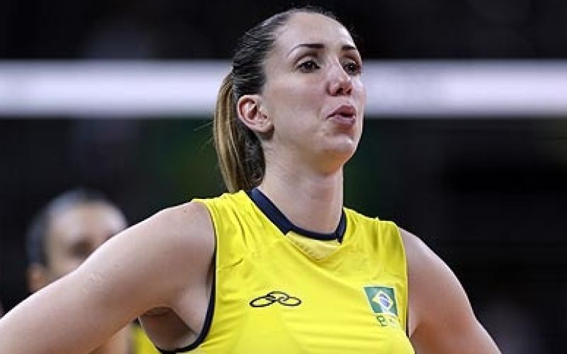 Thaisa Menezes.jpeg