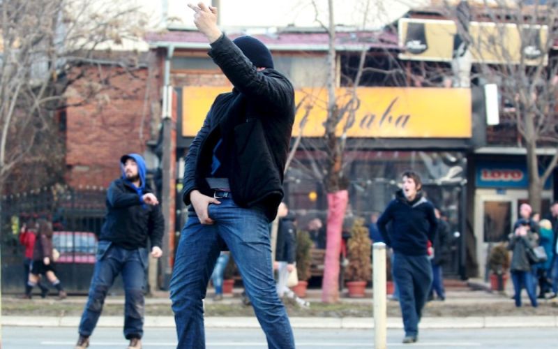 priština, protestnik.jpg