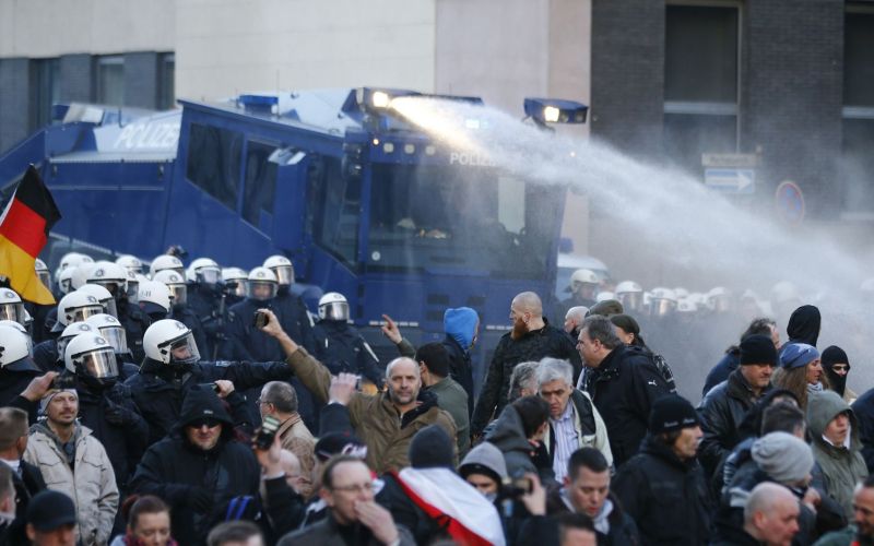 shod, pegida, koln.jpg
