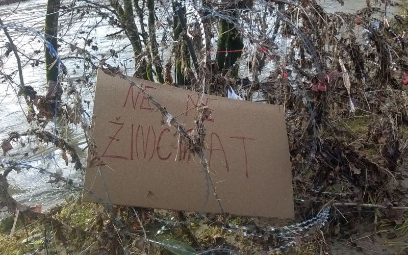Kolpa poplavila žico