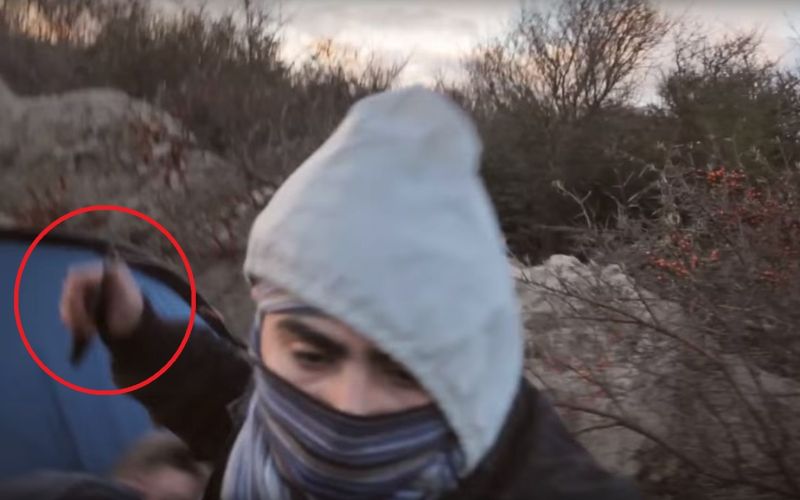 Calais, Džungla, nož, napadalec, migrant, begunec.jpg