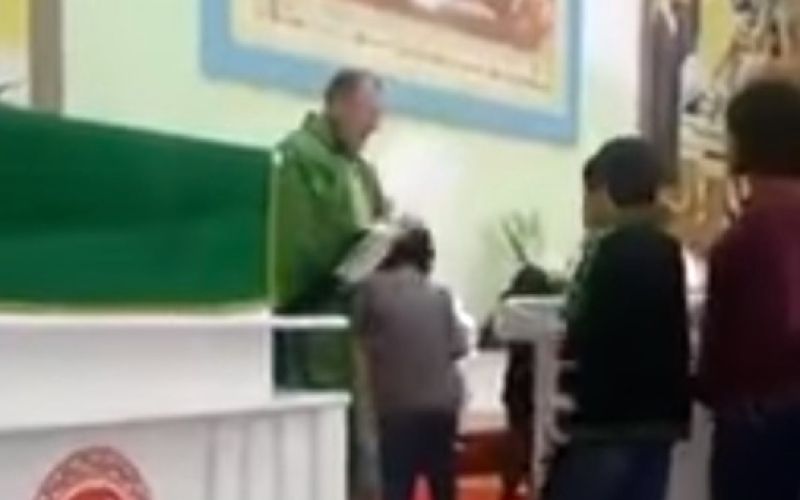 Cerkev, duhovnik.jpg