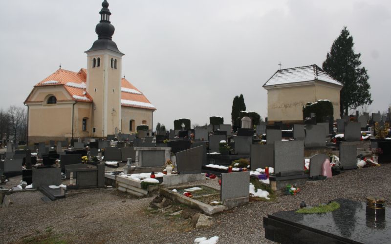 Na pokopališču v Črnomlju